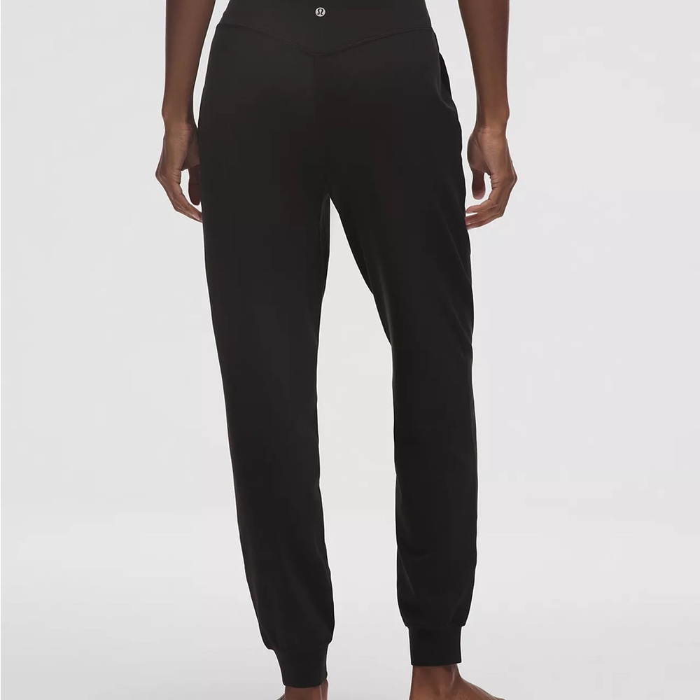 Lululemon Align Black Jogger Pants 28” size 6 with pockets